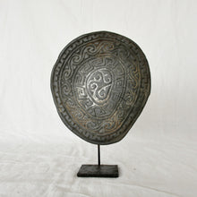 Load image into Gallery viewer, Medallion Carvings