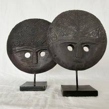 Load image into Gallery viewer, Round Mask carving